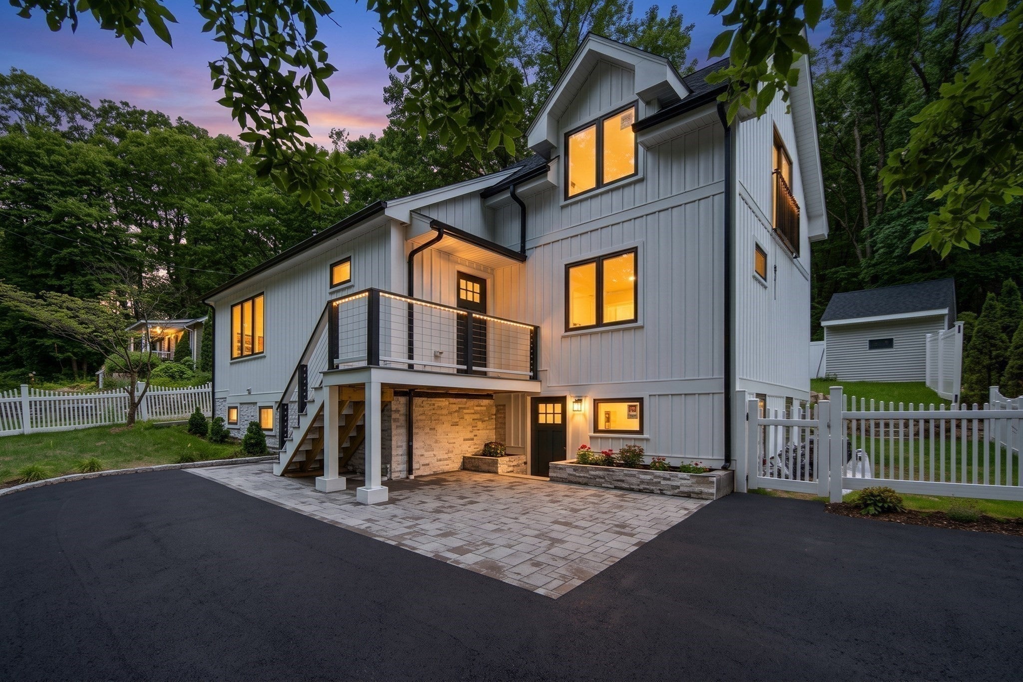 Click for 6 Amherst Rd, Hopkinton, MA slideshow Click for 6 Amherst Rd, Hopkinton, MA slideshow