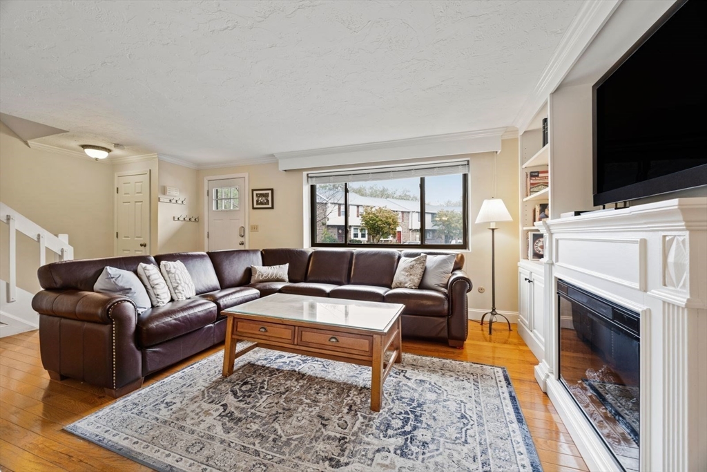 399 Pond St F5