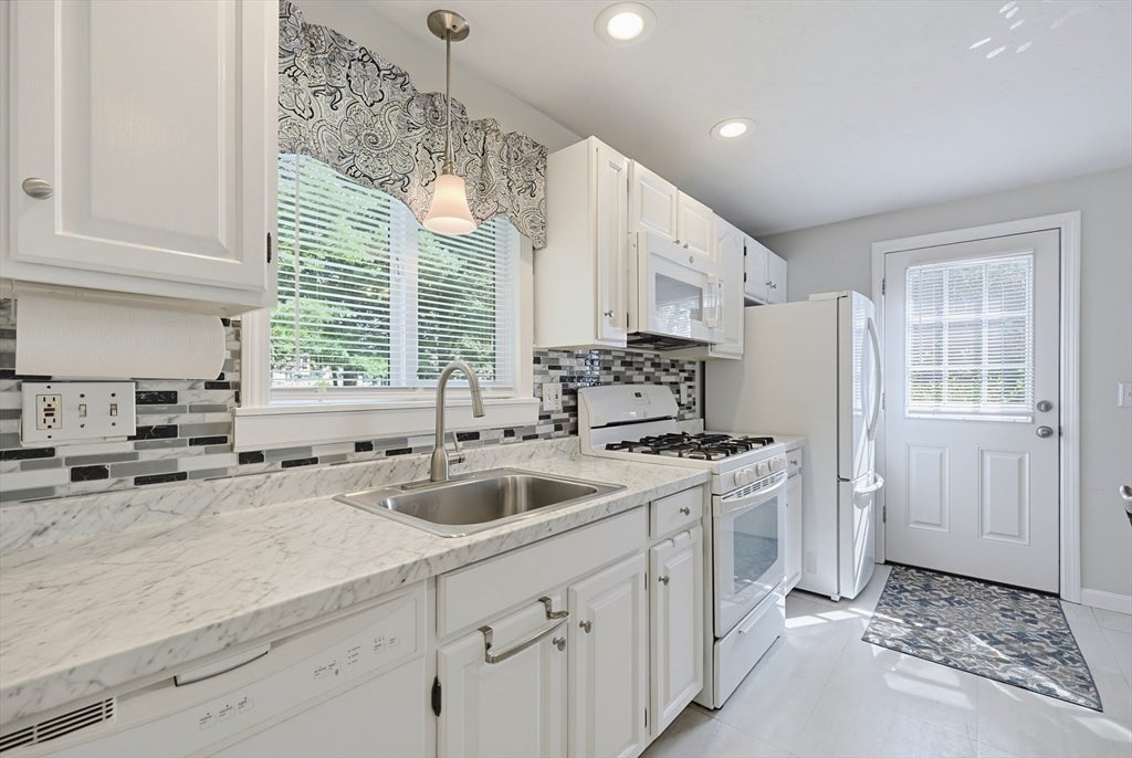 14 Carol Dr #14, Franklin, MA, 14 Carol Dr #14, Franklin, MA Photo #3