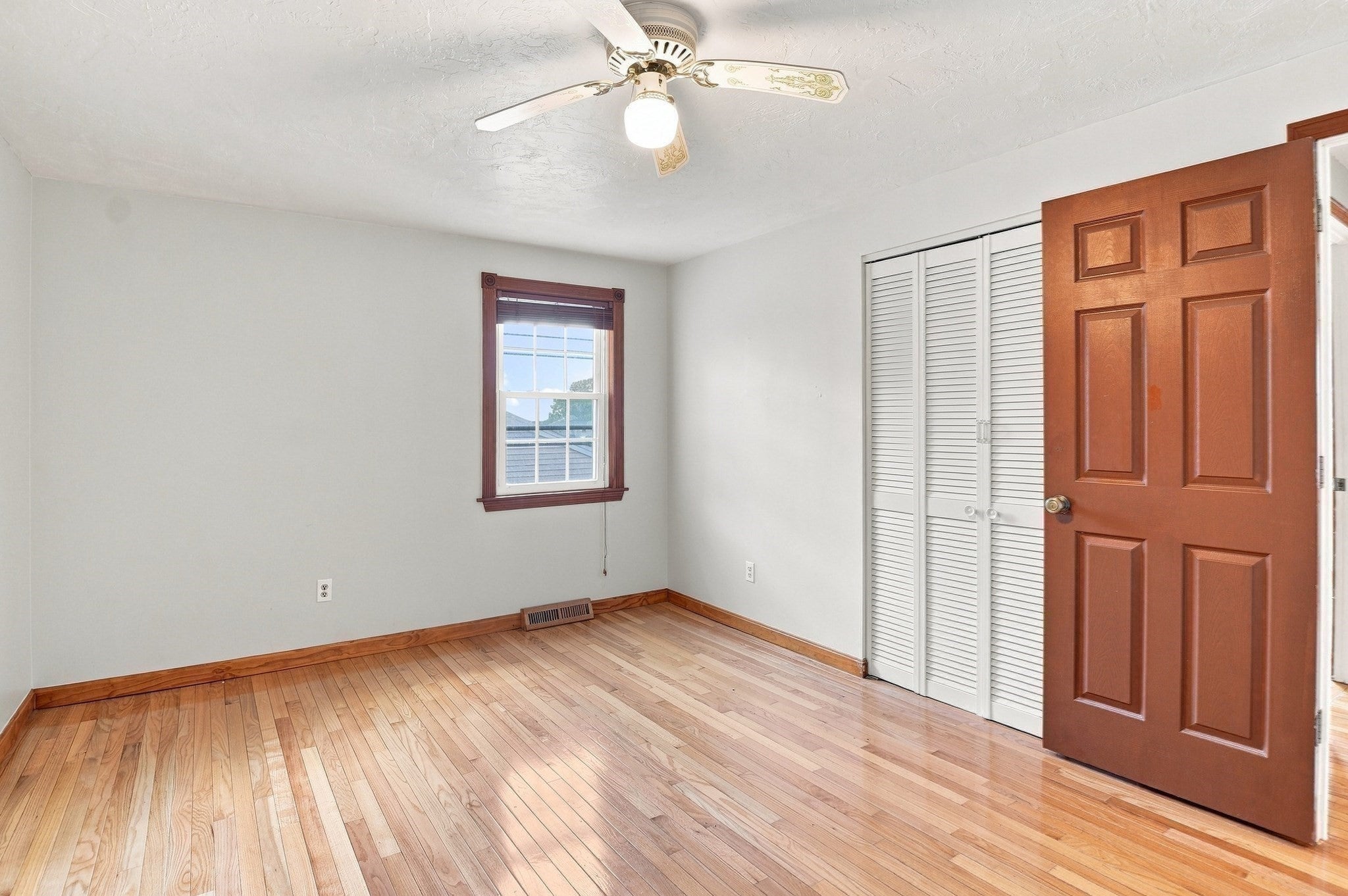 30 Parsons Hill Dr, Worcester, MA, 30 Parsons Hill Dr, Worcester, MA Photo #15