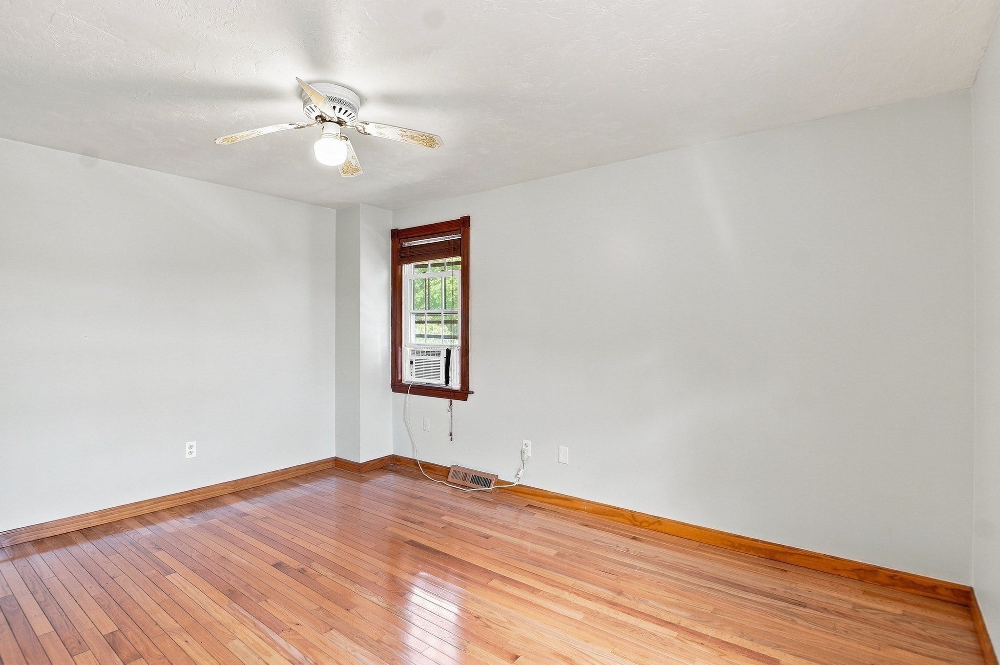 30 Parsons Hill Dr, Worcester, MA, 30 Parsons Hill Dr, Worcester, MA Photo #13