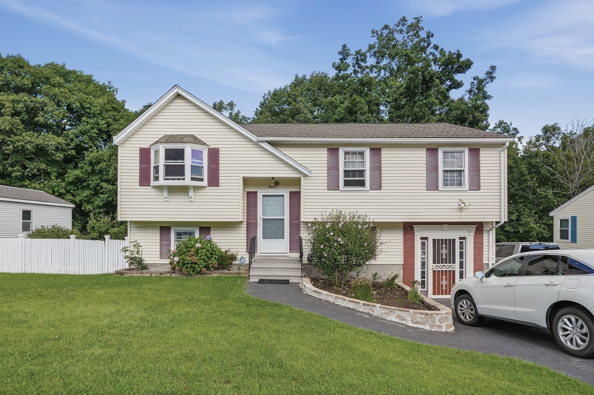 30 Parsons Hill Dr, Worcester, MA, 30 Parsons Hill Dr, Worcester, MA Photo #1