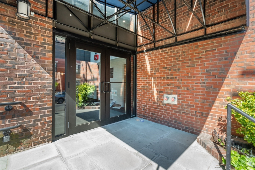 147 Kelton St 704