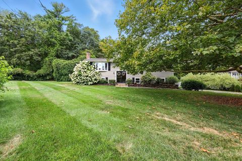 4 Claren Dr Holyoke MA 01040