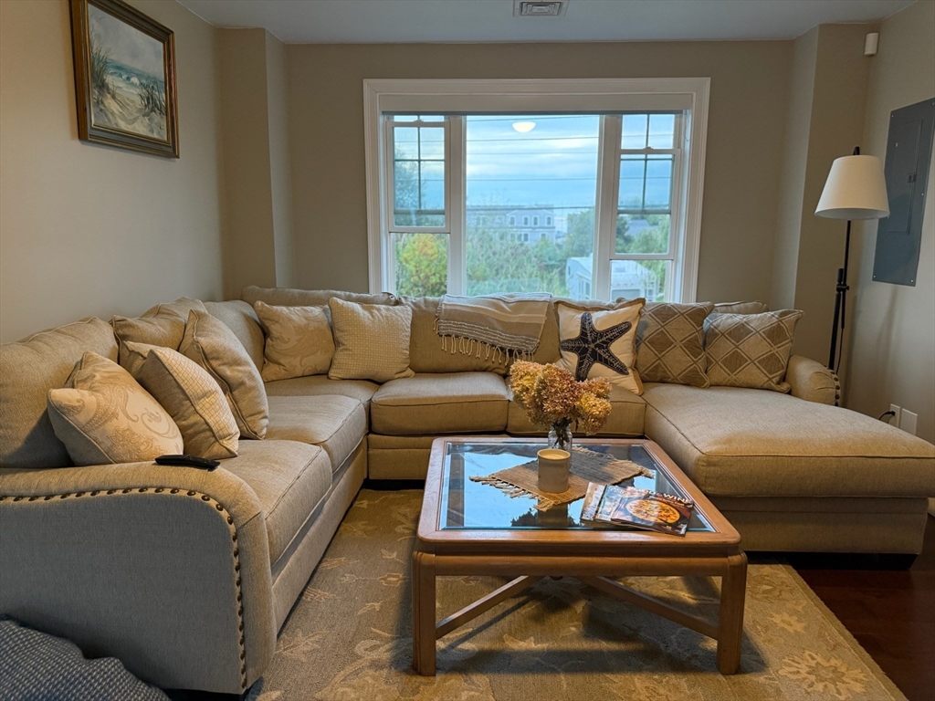 345 Plymouth Ave. 345