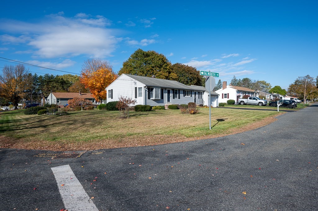30 Falmouth Dr