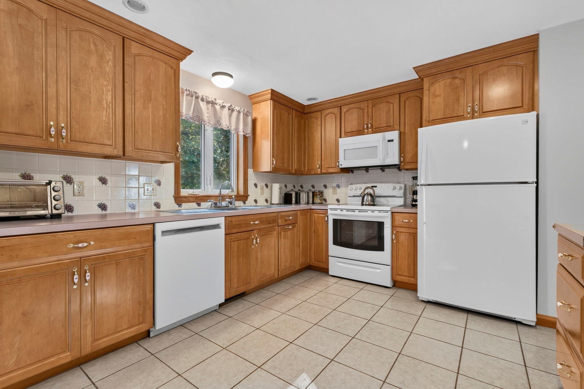 4 Wildwood Terrace, Saugus, MA, 4 Wildwood Terrace, Saugus, MA Photo #16