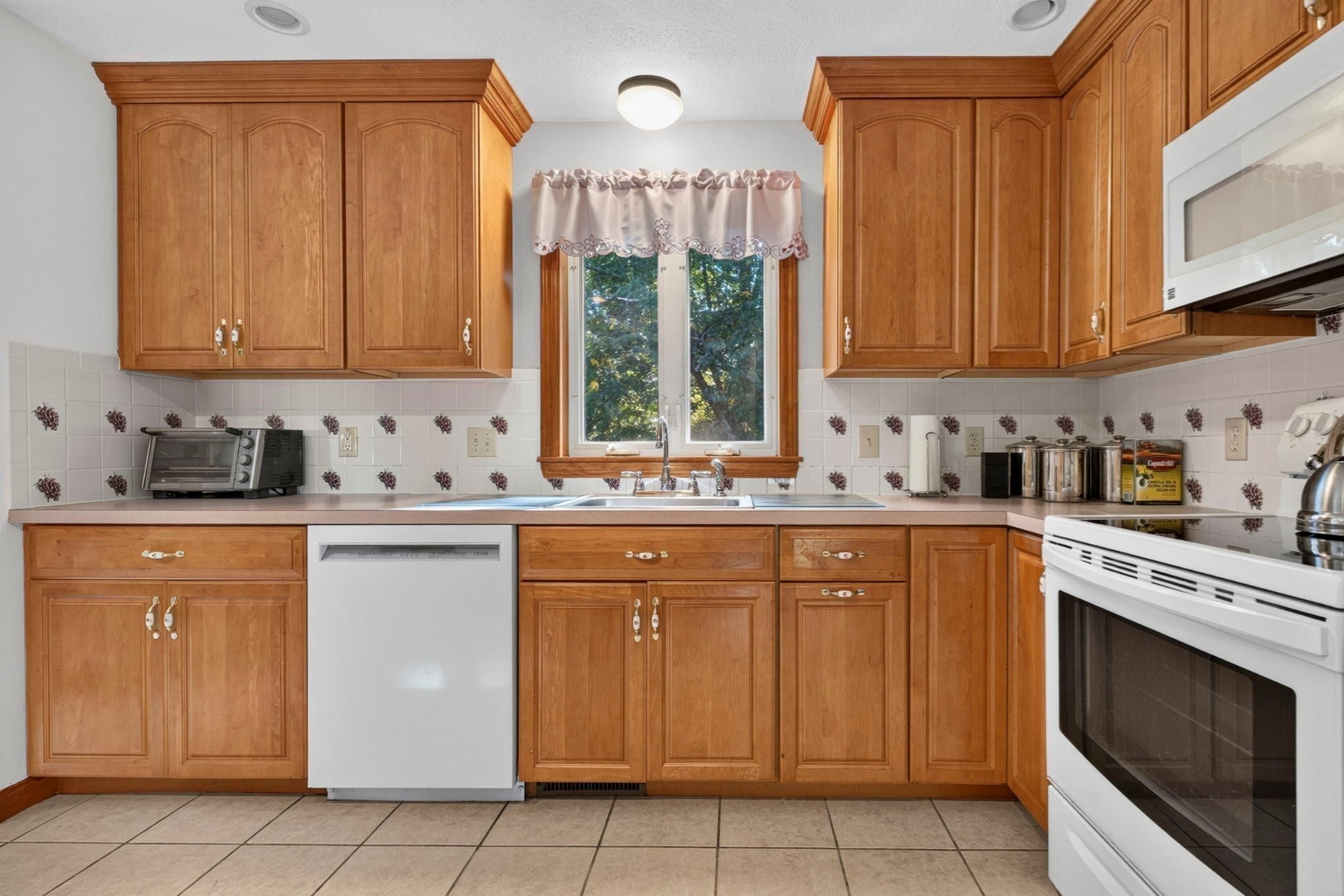 4 Wildwood Terrace, Saugus, MA, 4 Wildwood Terrace, Saugus, MA Photo #13