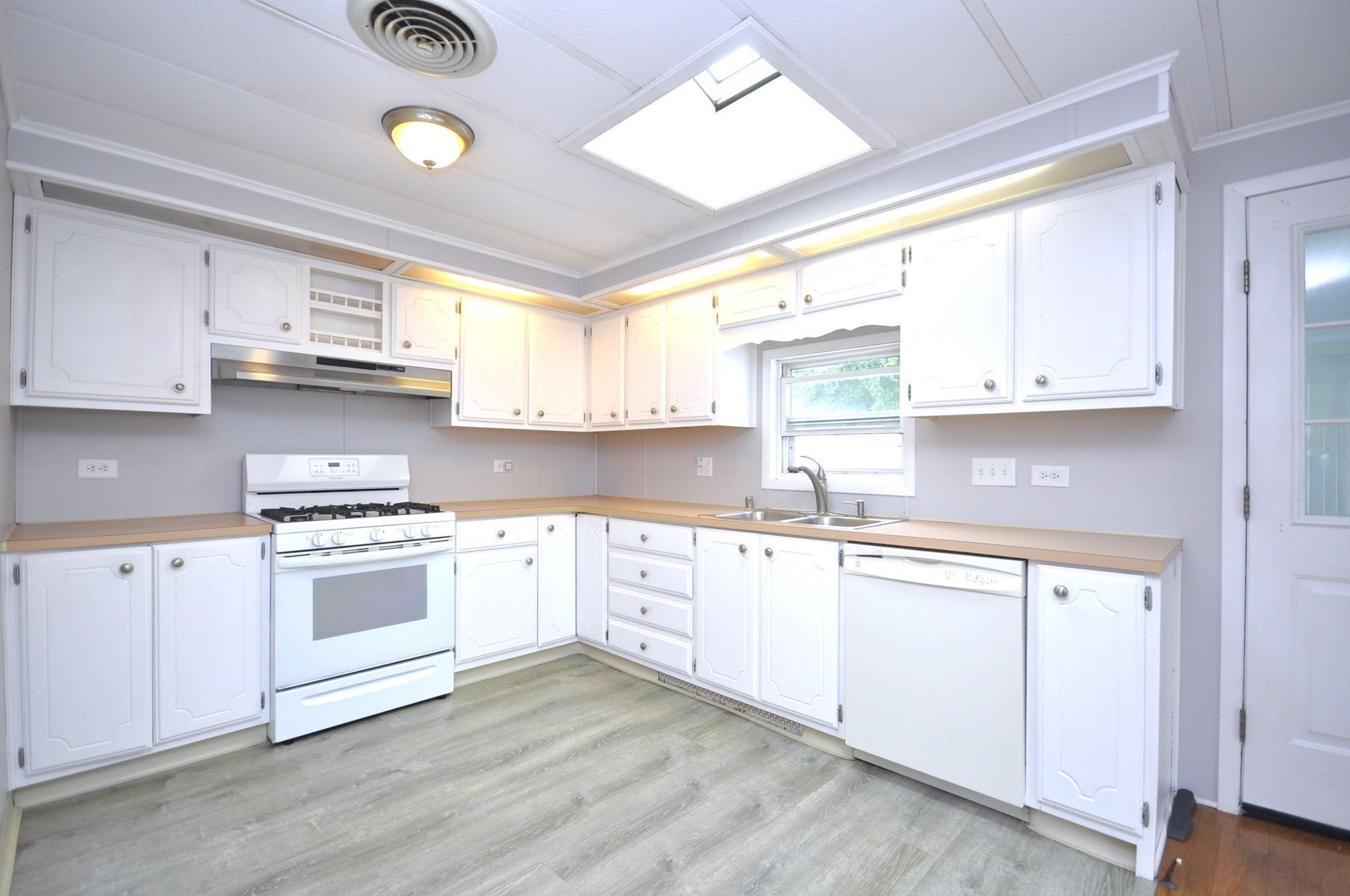 24 Leisurewoods Dr