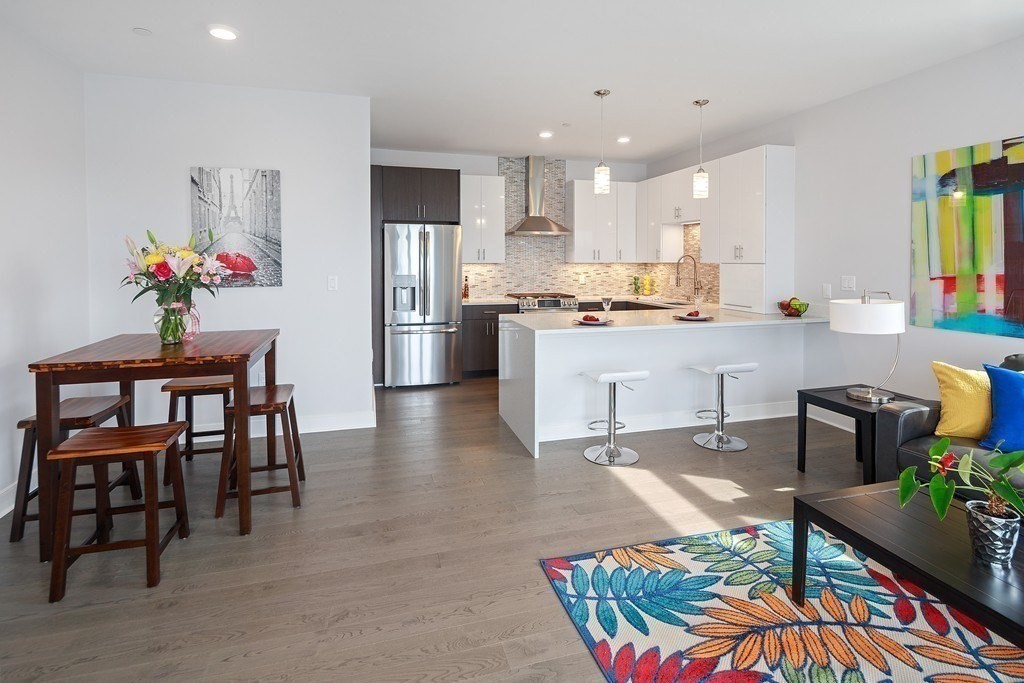 2 Cliveden St 601E