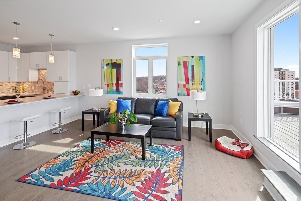 2 Cliveden St 601E