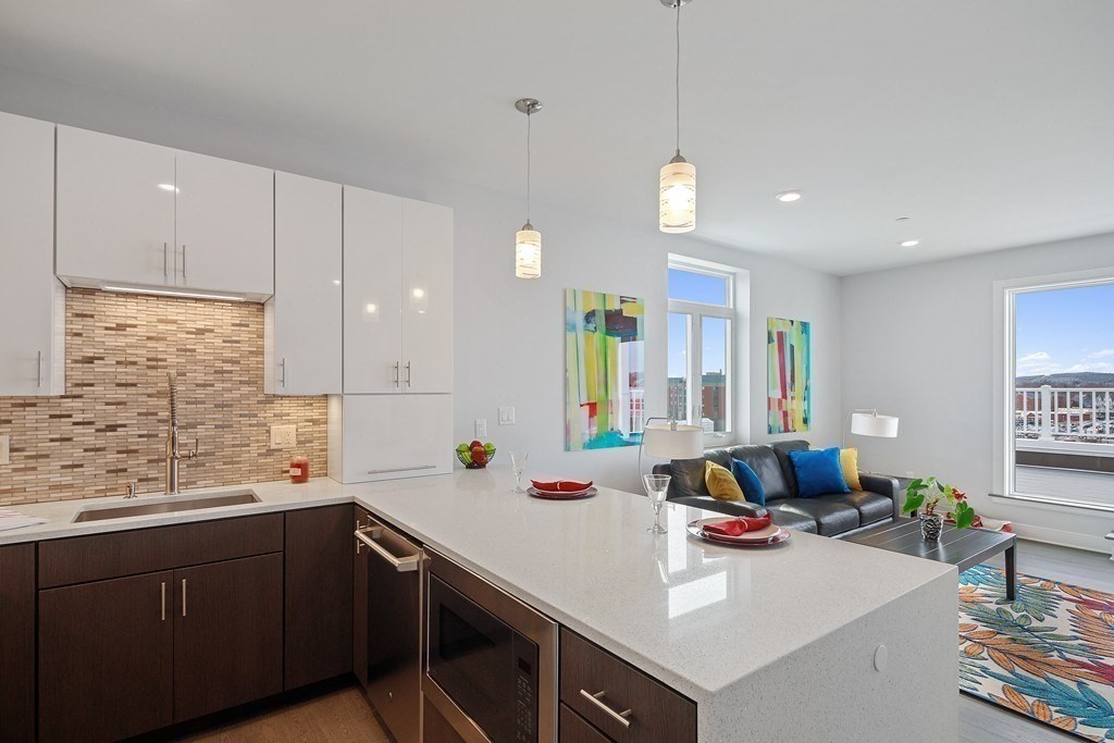 2 Cliveden St 601E