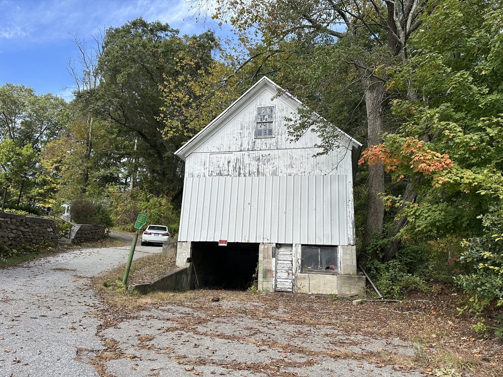 86 Main St