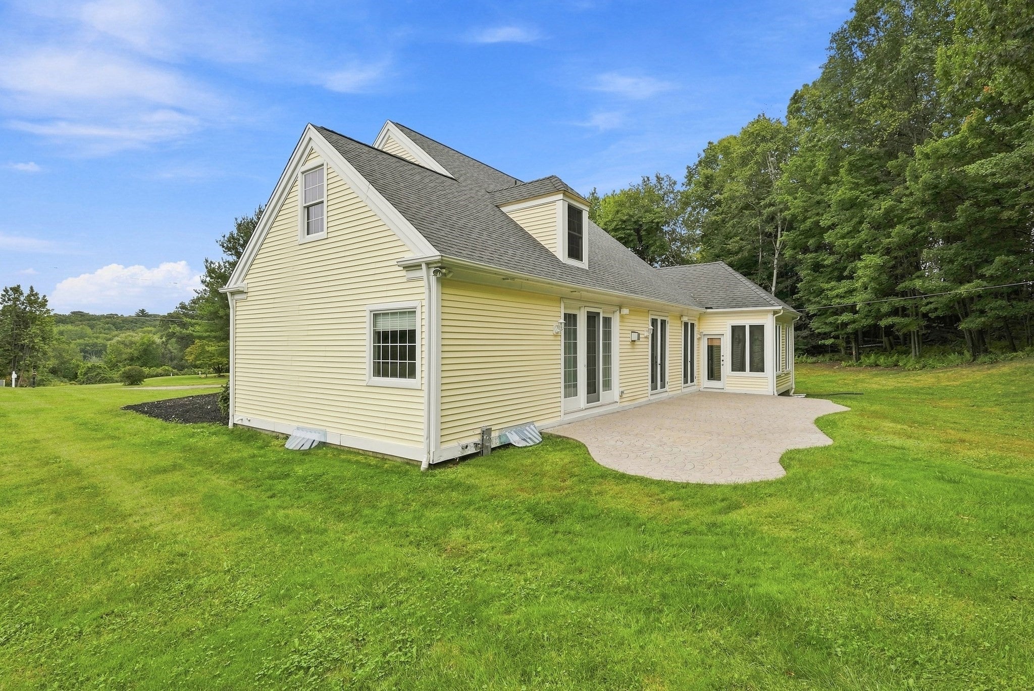 70 Appaloosa Ln, West Springfield, MA, 70 Appaloosa Ln, West Springfield, MA Photo #6