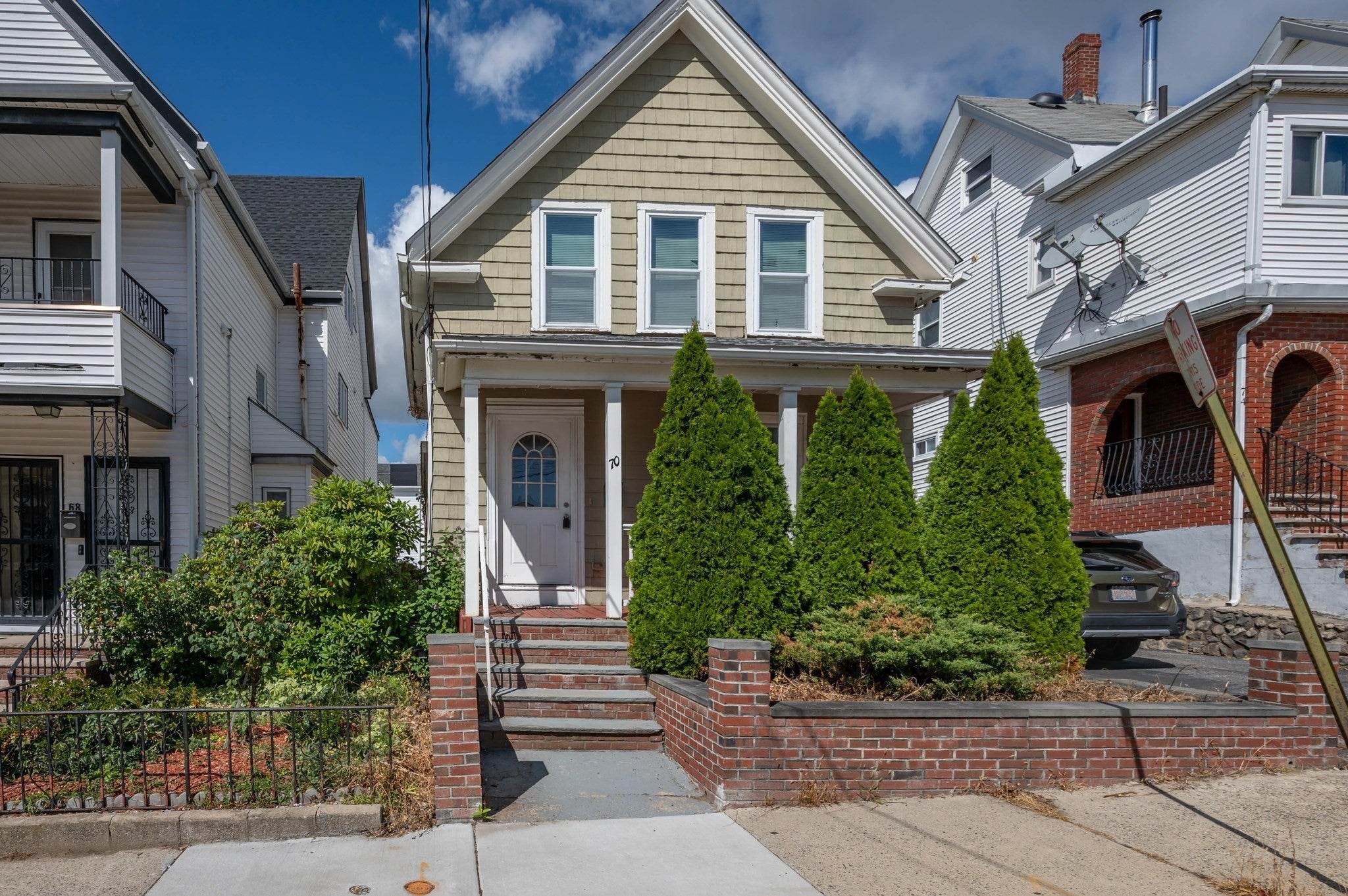 Photo of 70 Dean St, Everett, MA