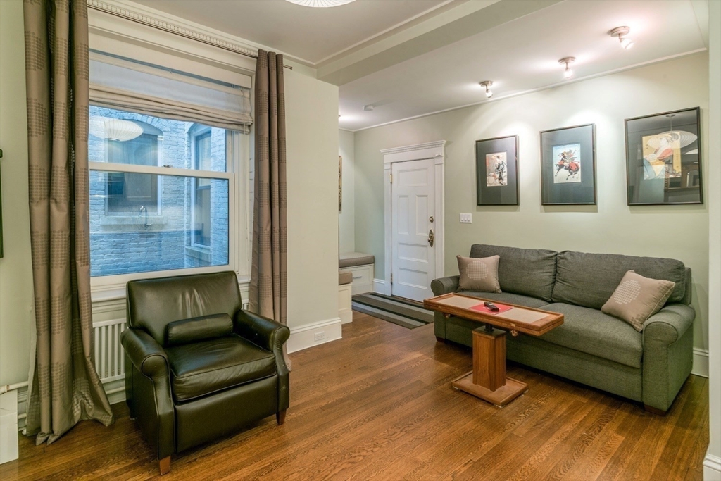 8 Garrison Street 408