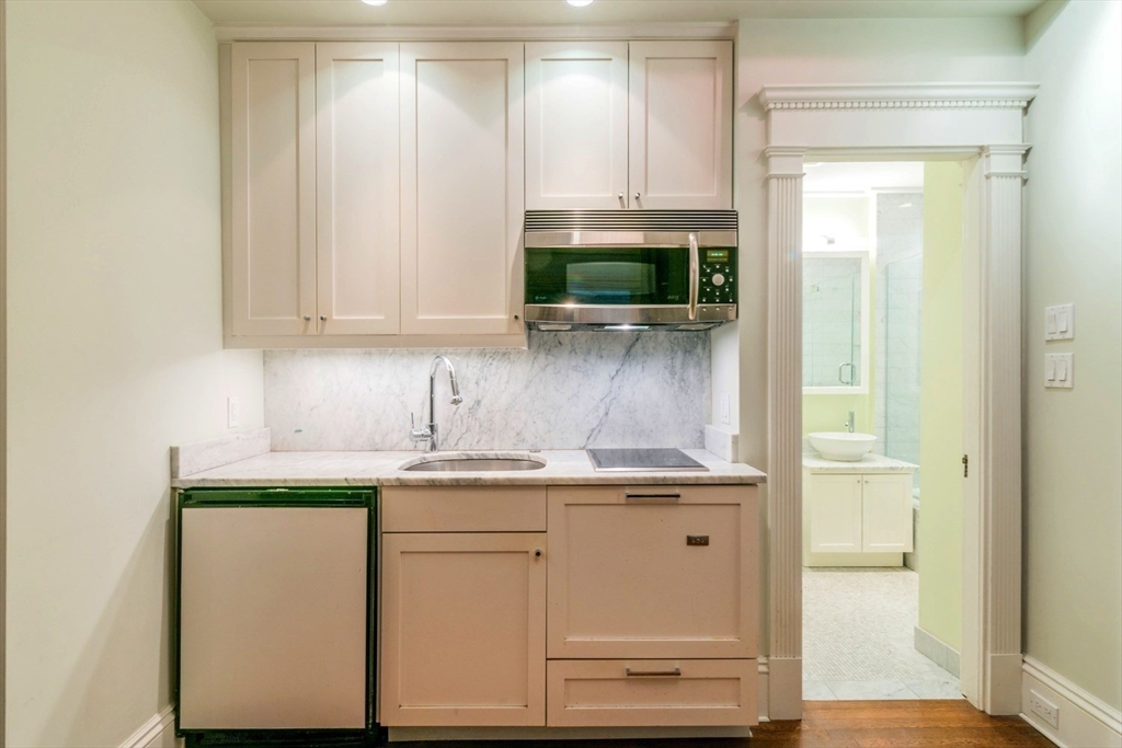 8 Garrison Street 408
