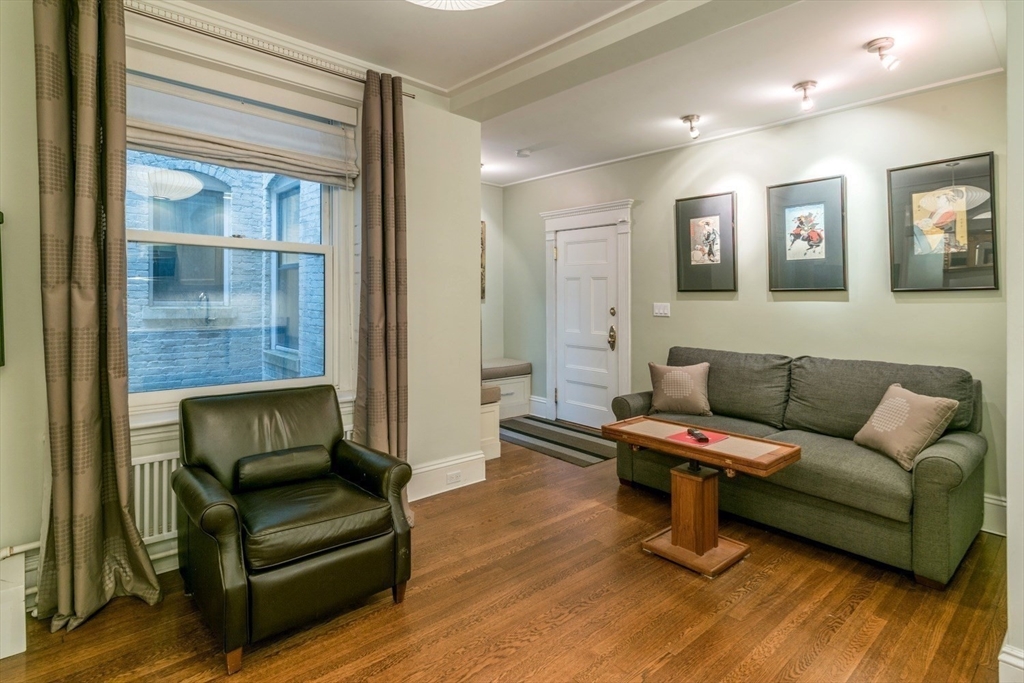 8 Garrison Street 408