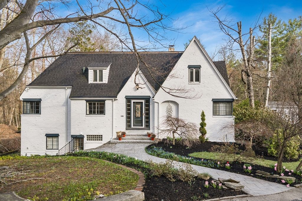 Photo of 3 Old Brook Dr, Worcester, MA 01609 (MLS # 73503428)