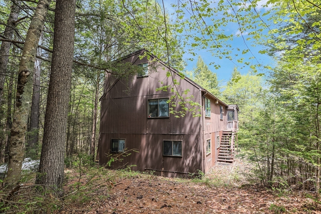 Nottingham, New Hampshire 03290, United States, 4 Bedrooms Bedrooms, ,2 BathroomsBathrooms,Residential,Pending,132182