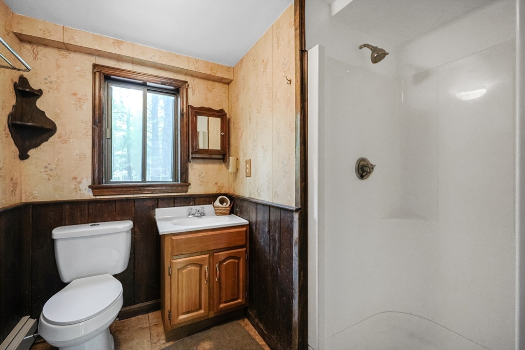 Nottingham, New Hampshire 03290, United States, 4 Bedrooms Bedrooms, ,2 BathroomsBathrooms,Residential,Pending,132182