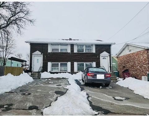 Photo of 23 Hillcrest Dr, Lowell, MA 01851 (MLS # 73460091)