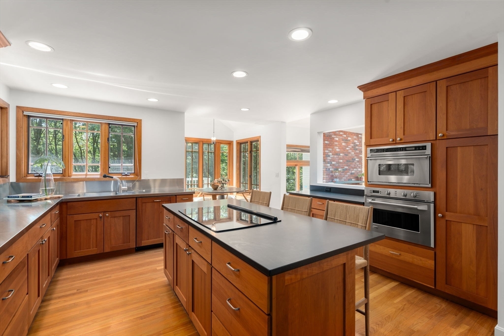 24 Oak Meadow Rd