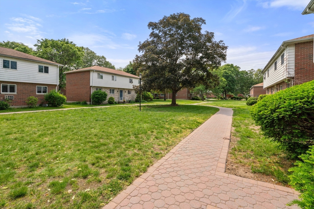 172 Bishop Dr 172