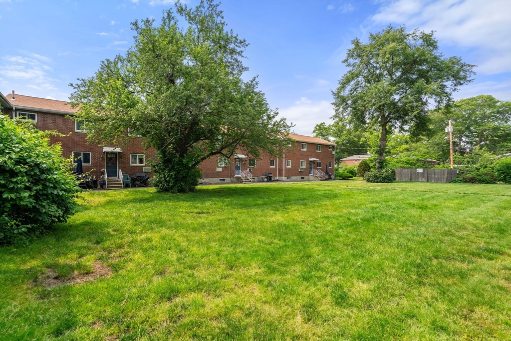 172 Bishop Dr 172