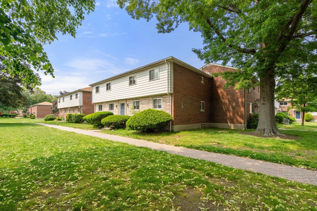 172 Bishop Dr 172