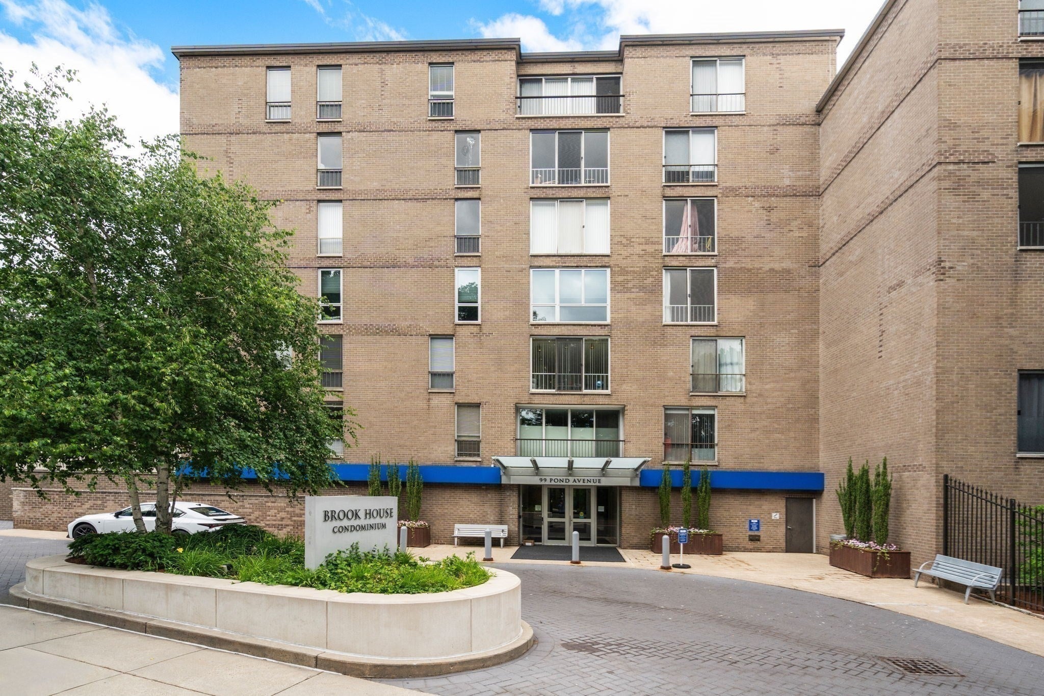 99 Pond Ave #501, Brookline, MA Photo #16