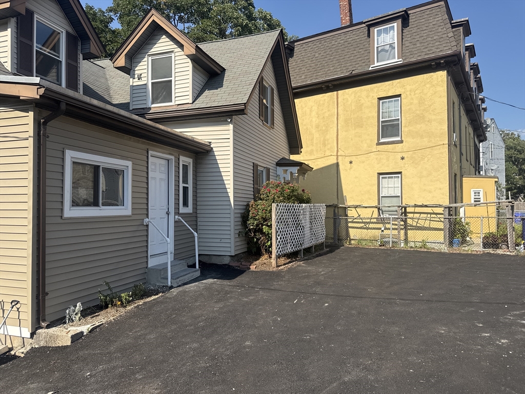 24 Fifield St