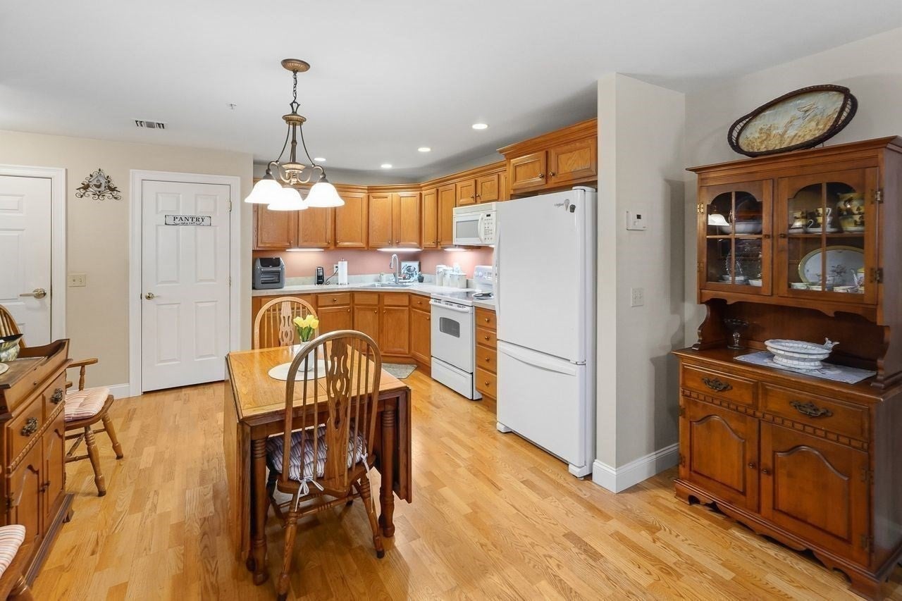 7 Crescent Way #101, Sturbridge, MA, 7 Crescent Way #101, Sturbridge, MA Photo #12
