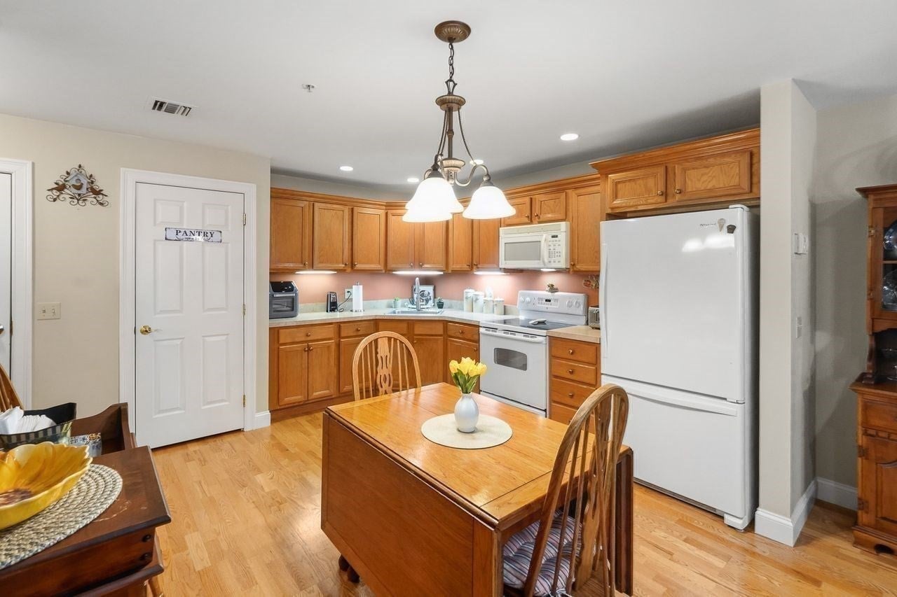 7 Crescent Way #101, Sturbridge, MA, 7 Crescent Way #101, Sturbridge, MA Photo #9