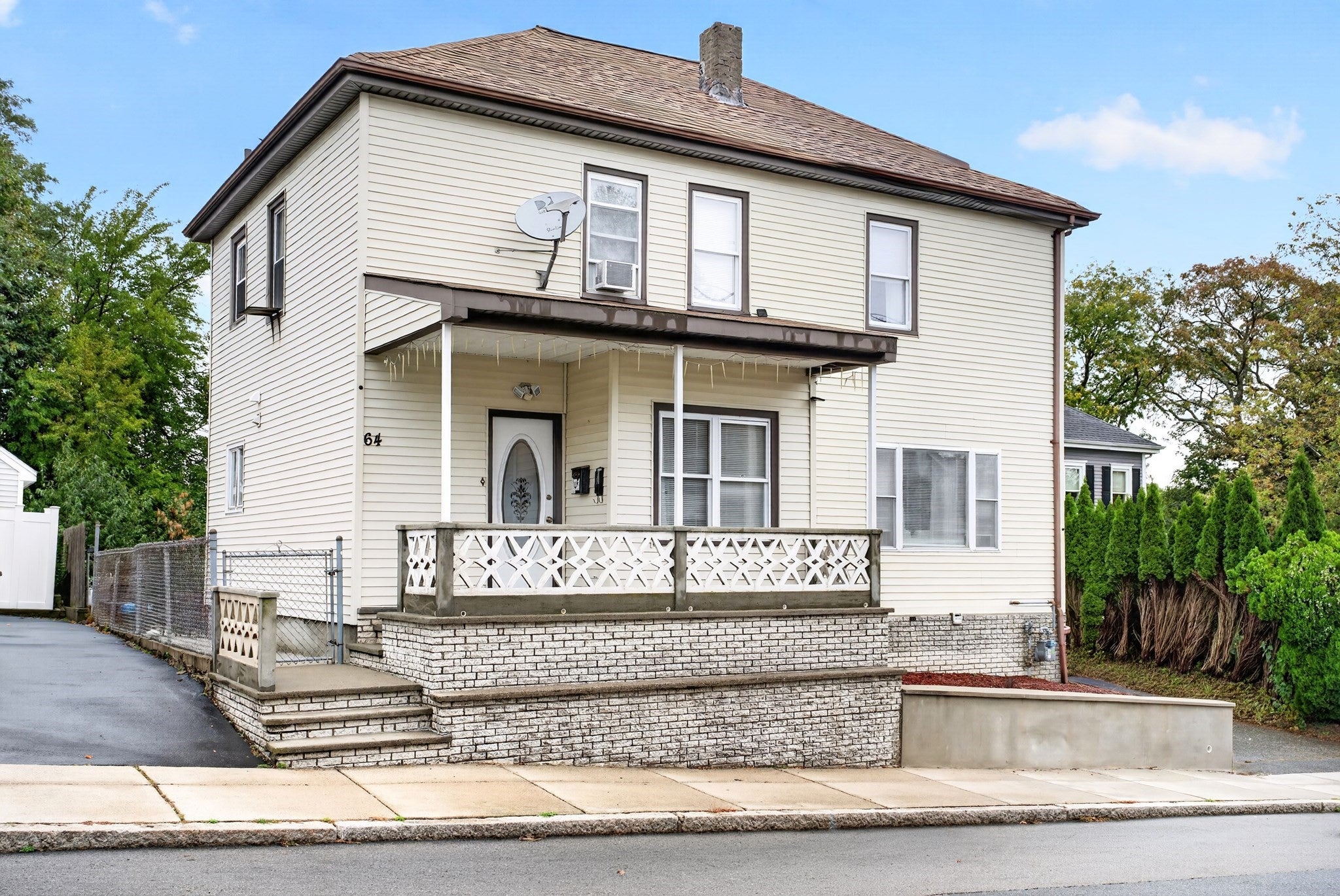 Photo of 64 Bardsley St, Fall River, MA