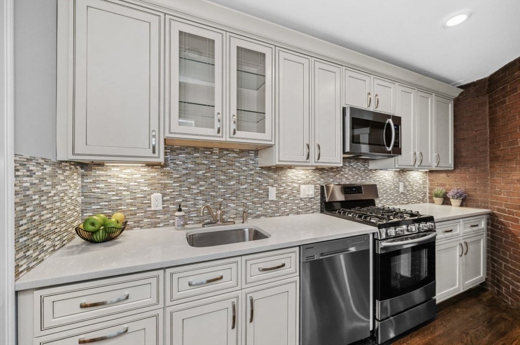 1880 Beacon St #6, Brookline, MA, 1880 Beacon St #6, Brookline, MA Photo #3