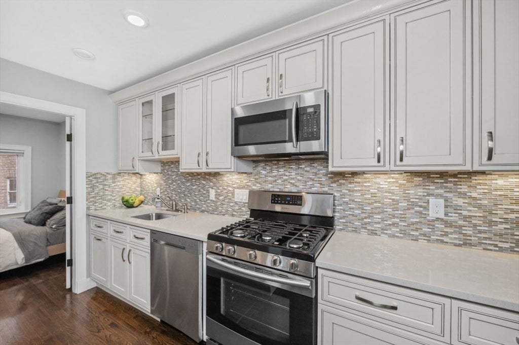 1880 Beacon St #6, Brookline, MA, 1880 Beacon St #6, Brookline, MA Photo #2