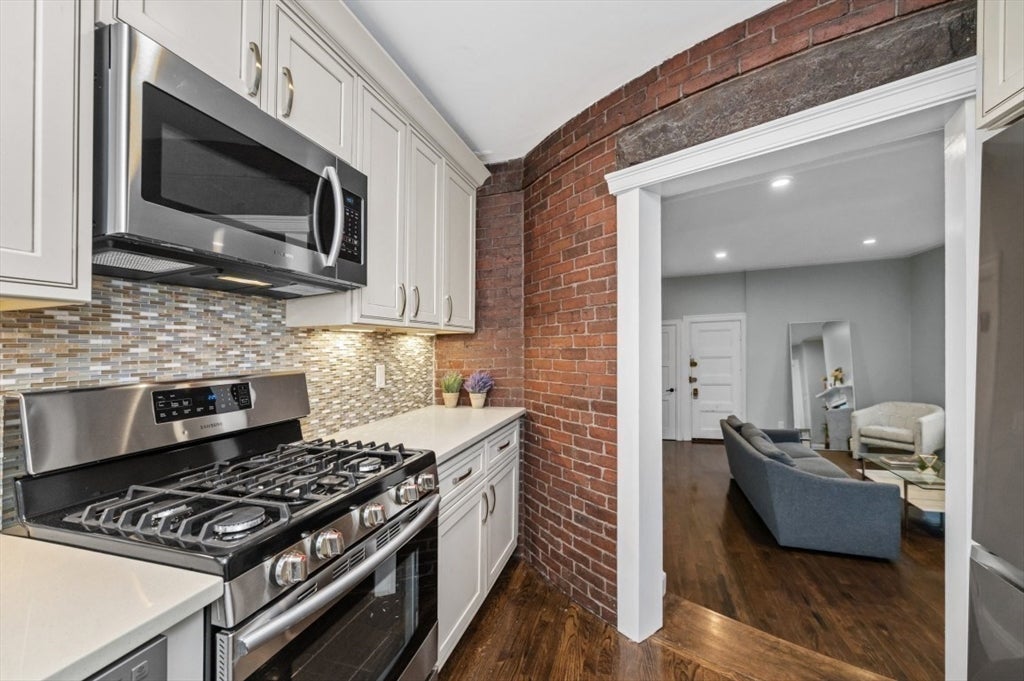 1880 Beacon St #6, Brookline, MA, 1880 Beacon St #6, Brookline, MA Photo #4