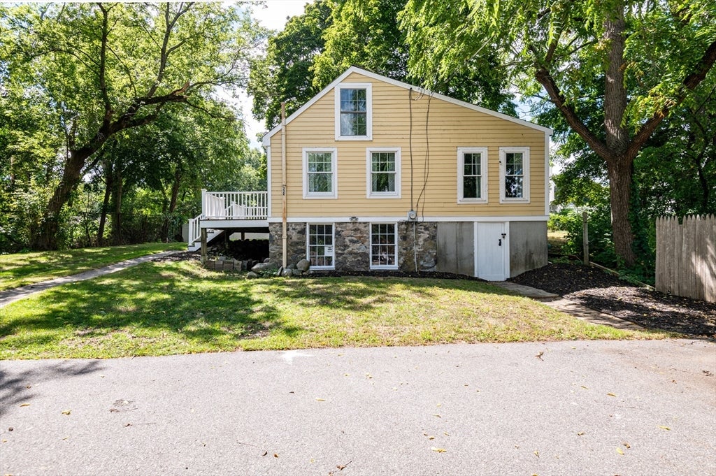 22-R Andover St