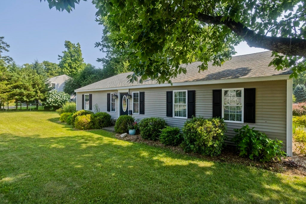 1075 Main St