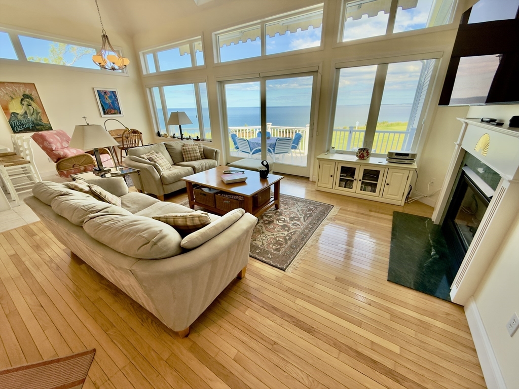 70 Sea Cliff Dr 70