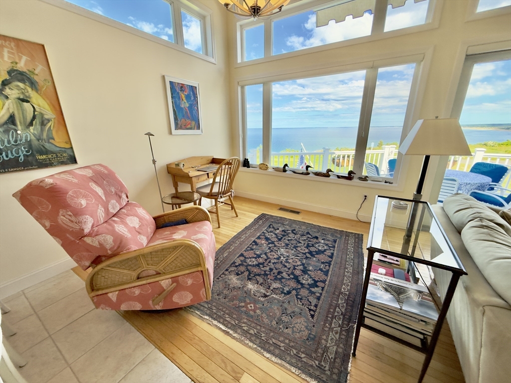 70 Sea Cliff Dr 70