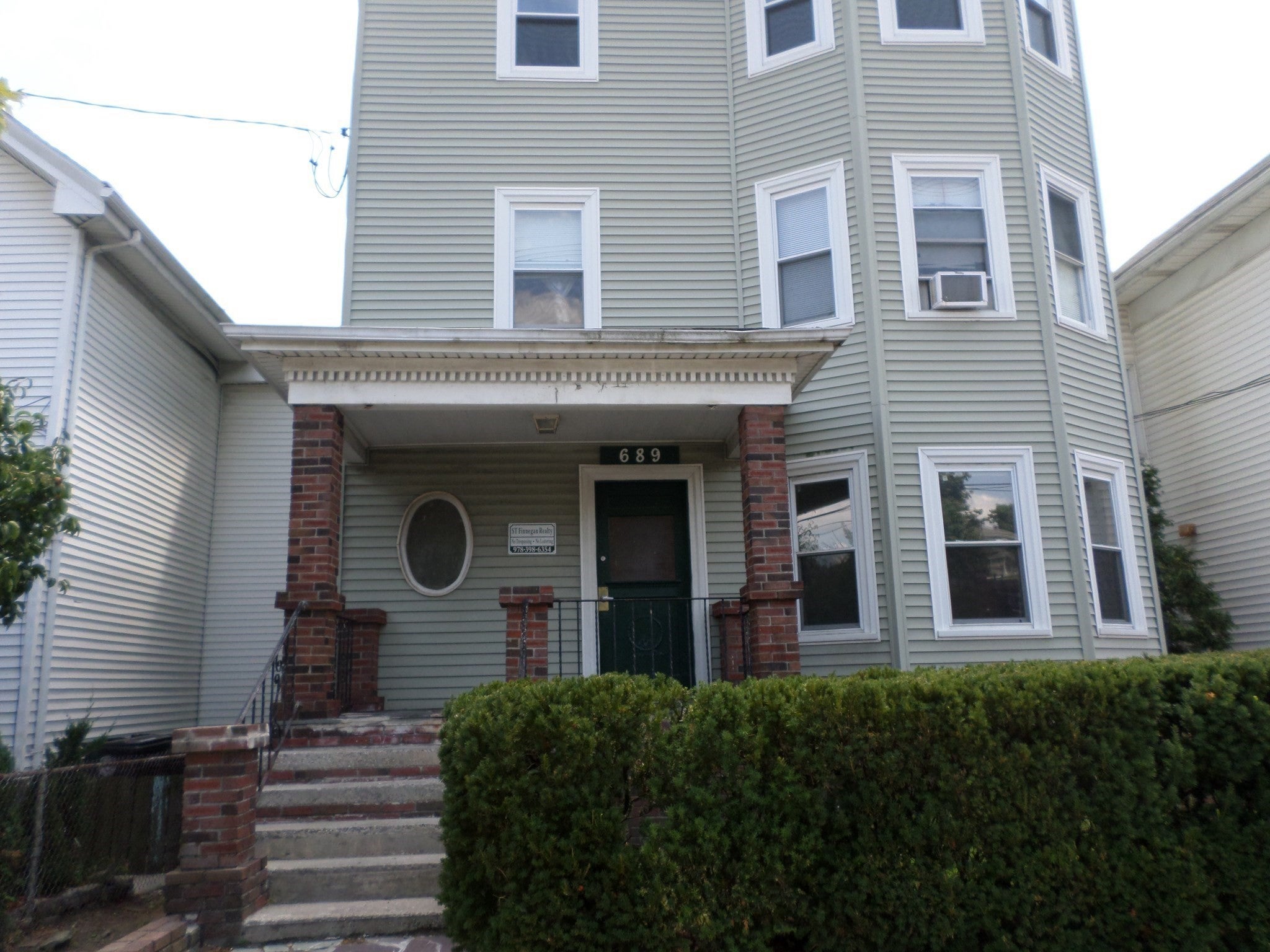 689 Broadway