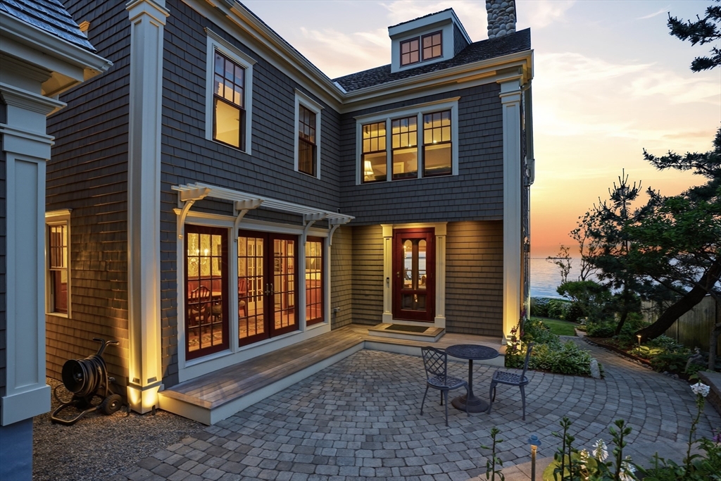 190 Bay Shore Dr