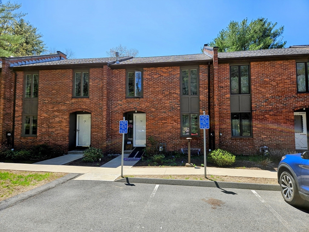12 Sutton Ct 12