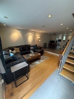 100 E 6th St 2