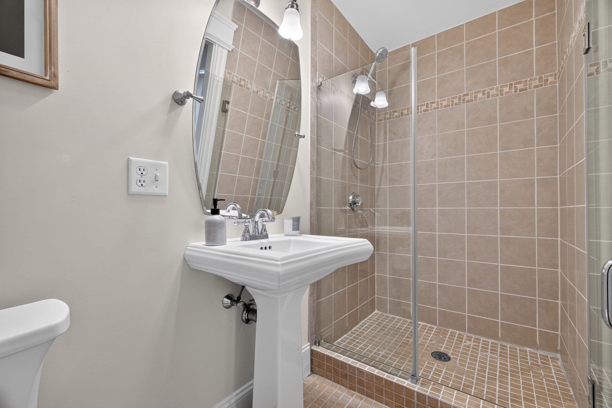 472 E 3rd St #2, Boston, MA, 472 E 3rd St #2, Boston, MA Photo #16