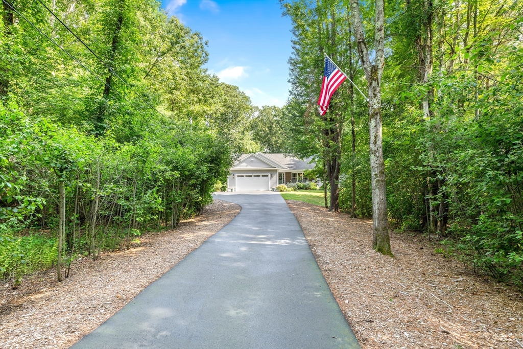 16 Lochmont Drive