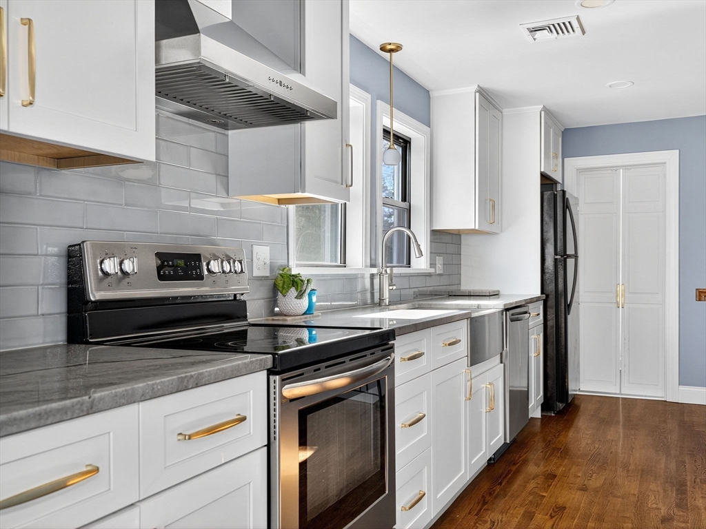 10 Chipman St 10