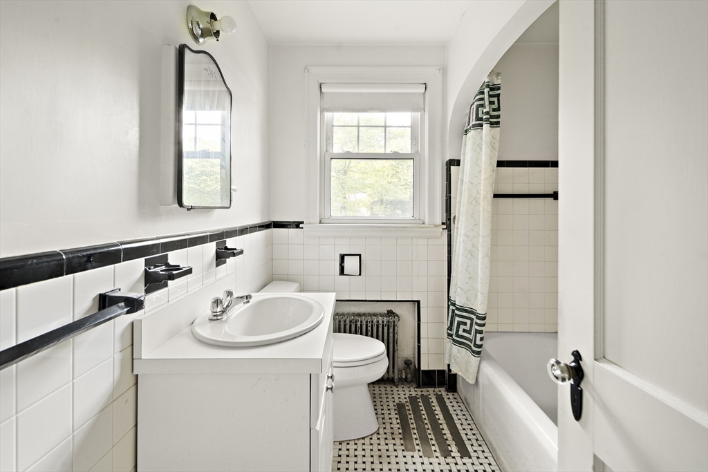 Lexington, Massachusetts 02421, United States, 3 Bedrooms Bedrooms, ,2 BathroomsBathrooms,Residential,Contingent,143010